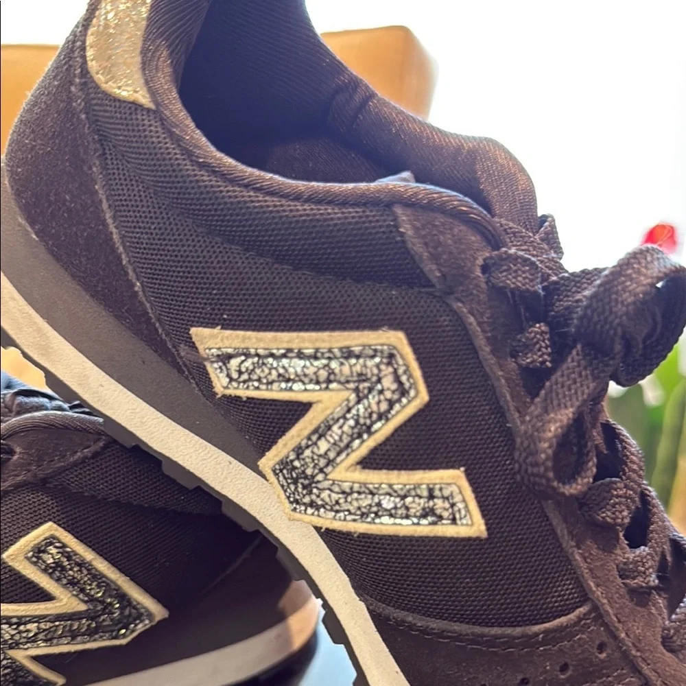 New Balance 311 Classic Women’s Black Suede Sneakers with silver N logo size 6.5